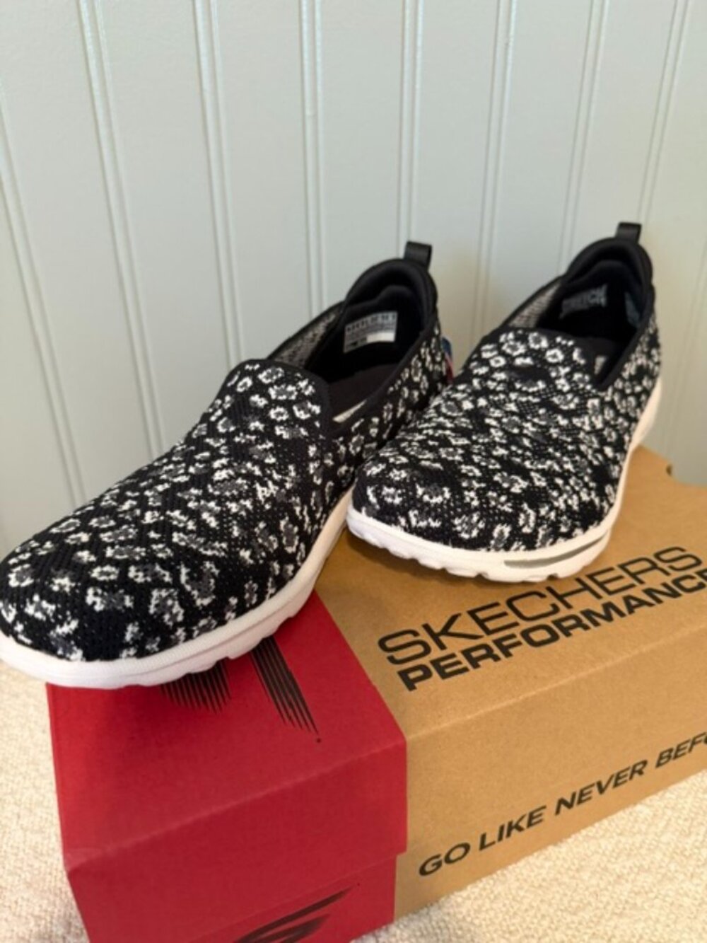 Skechers Go Walk Classic - Eloquence Size 7